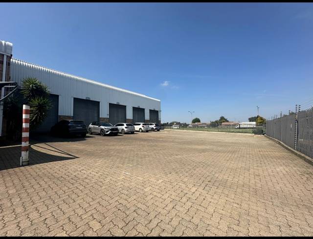 1,700M² WAREHOUSE TO LET IN SPARTAN